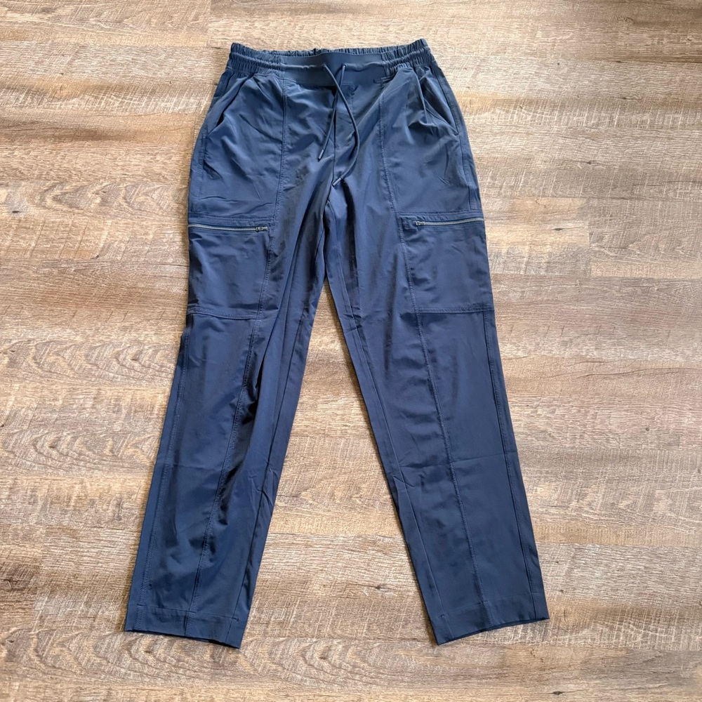 Athleta women’s navy Cargo Pants